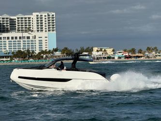 32' Invictus 2024 Yacht For Sale